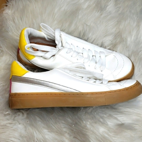 Universal Thread Matte White Brittin Sneakers 8 - Picture 1 of 11